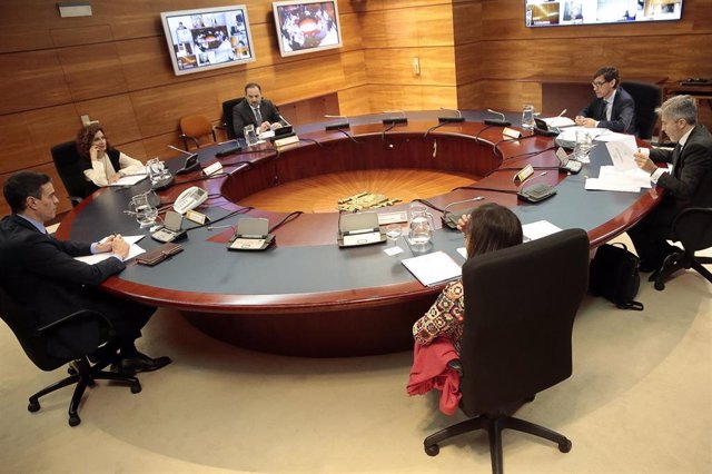El presidente del Gobierno, Pedro Sánchez, preside la reunión del Comité de Gestión de Crisis para tratar la situación del coronavirus en el país, en Madrid (España), a 27 de marzo de 2020.