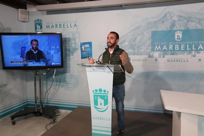 El concejal de Sanidad de Marbella, Kike Rodríguez, en rueda de prensa anuncia teléfono de apoyo emocional para vecinos ante coronavirus