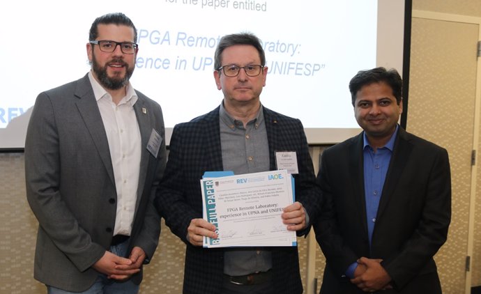 De izquierda a derecha, Dominik May, de la Universidad de Georgia; Cándido Aramburu Mayoz, de la UPNA; y Kalyan Ram, de la International Association of Online Engineering