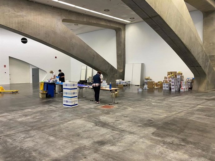 Material sanitario en el Recinto Ferial que se va a distribuir entre ayuntamientos y centros sociales