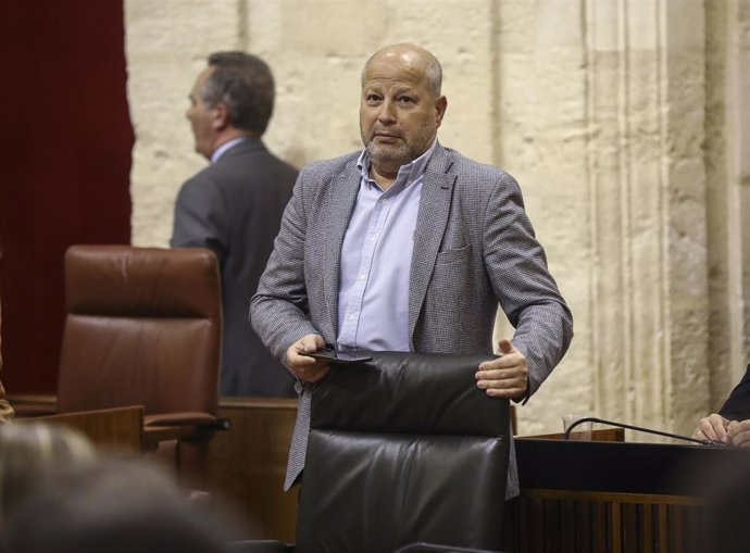 El consejero de Educación y Deporte, Javier Imbroda a su llegada a la sesión plenaria en el Parlamento andaluz. En Sevilla, (Andalucía, España), a 04 de marzo de 2020. (Foto de archivo).