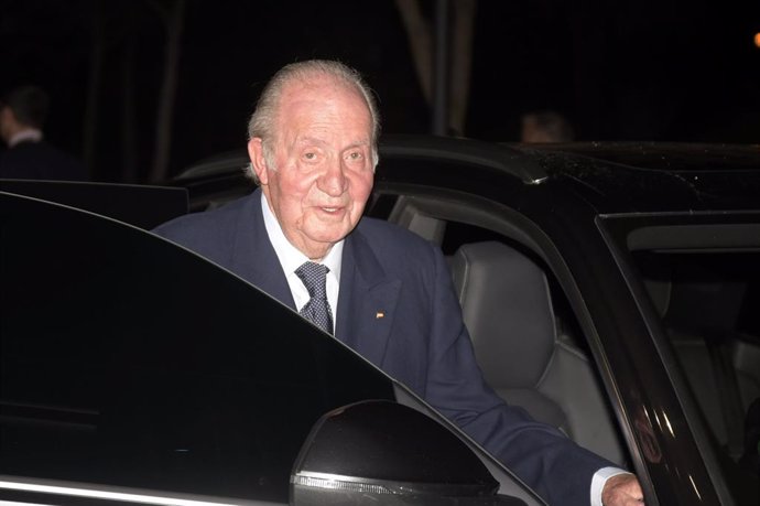 Su Majestad el Rey emérito, Don Juan Carlos de Borbón, acuden al tanatorio para despedir a Plácido Arango en Madrid, a 17 de febrero de 2020.