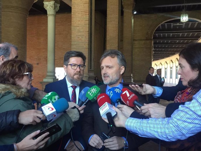 El portavoz parlamentario del PSOE-A, José Fiscal, en declaraciones a los periodistas en una foto de archivo.
