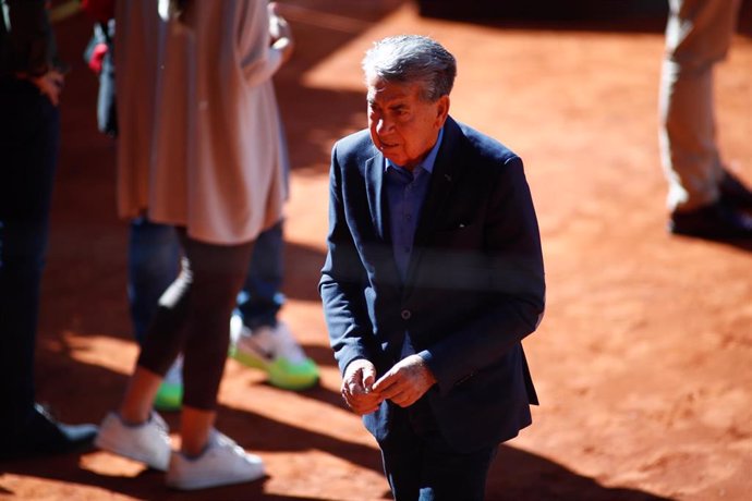 El extenista Manolo Santana, asiste al acto de homenaje celebrado en honor al tenista David Ferrer en el Mutua Madrid Open 2019