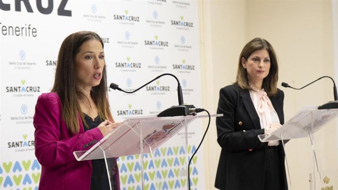 La alcaldesa de Santa Cruz de Tenerife, Patricia Hernández, y la concejal de Promoción Económica, Matilde Zambudio, en la presentación de las medidas de apoyo a pymes y autónomos