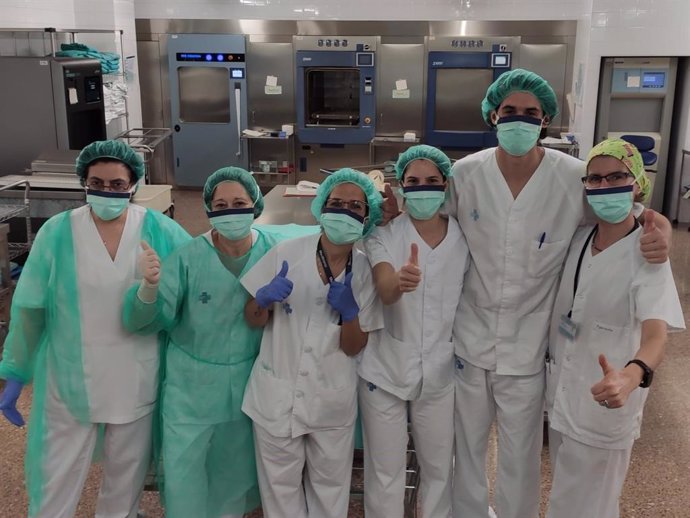 Equipo de esterilización del Hospital Universitari Arnau de Vilanova de Lleida.