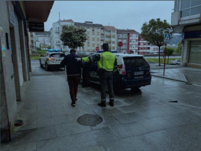 Interceptado en Ourense un ciudadano brasileño con orden de expulsión del país cuando incumplía el confinamiento .