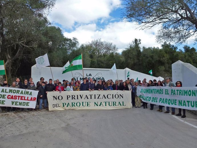 Imagen del acto reivindicativo en defensa de la inclusión de la Finca La Almoraima en el Parque Natural Los Alcornocales