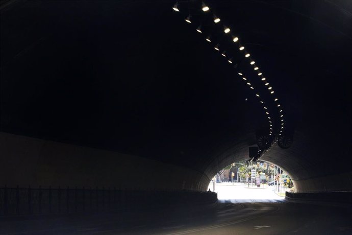 Vistas de calles y avenidas vacías por el Estado de Alarma por el Gobierno español a causa de la pandemia del COVID-19. en la imagen Túnel de La Alcazaba. Málaga a 29 de marzo del 2020