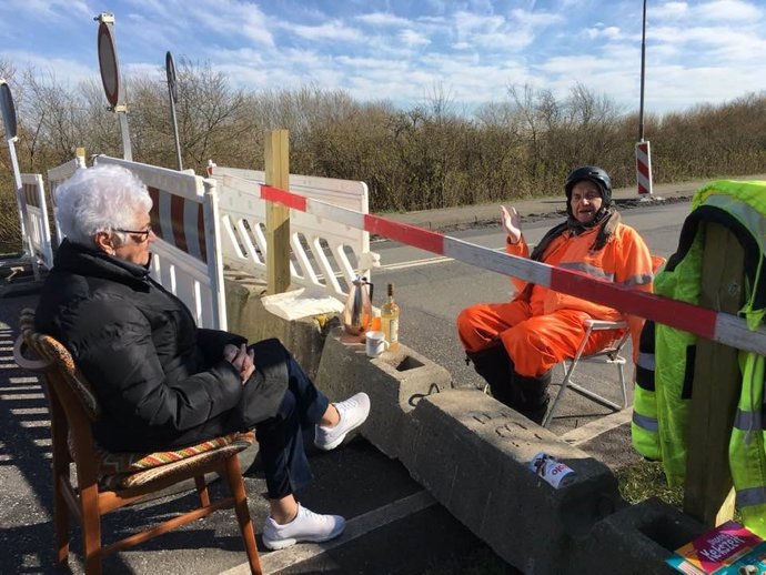 Una pareja de ancianos toman café a diario en la frontera entre Alemania y Dinamarca