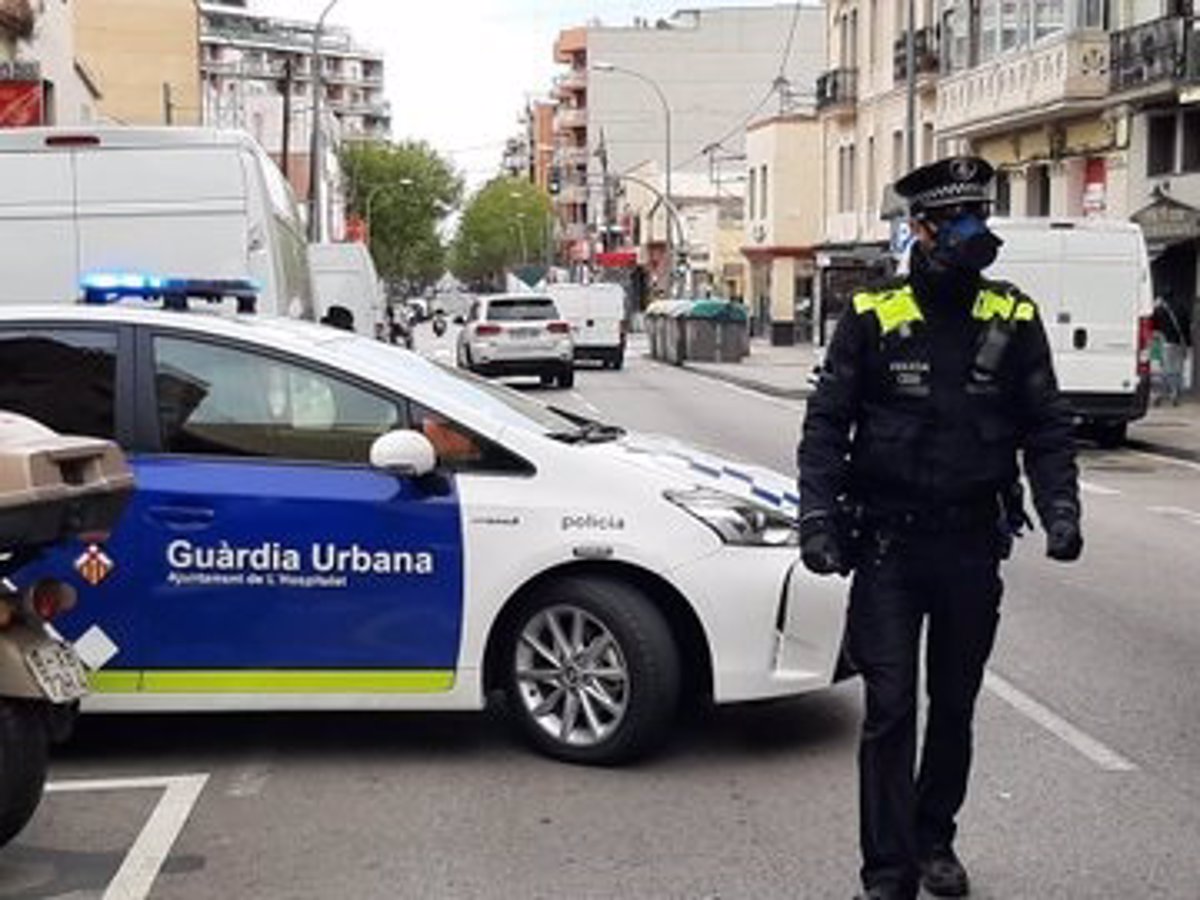 La Policía Local De Lhospitalet Barcelona Supera Las 12700 
