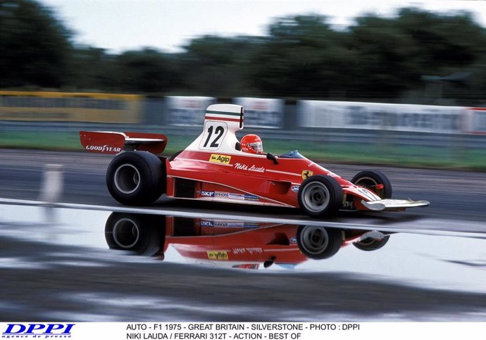 Niki Lauda pilotando su Ferrari