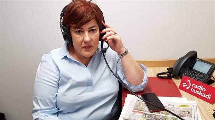 La secretaria general de EA y parlamentaria de EH Bildu, Eba Blanco, en una entrevista a Radio Euskadi