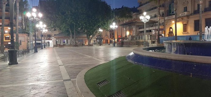 La plaza de Las Monjas de Huelva, vacía por el estado de alarma
