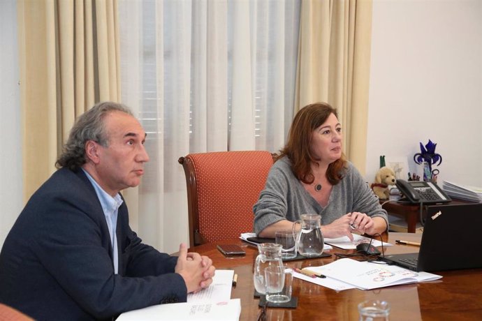 La presidenta del Govern, Francina Armengo, y el conseller de Educación, Martí March, en la reunión telemática.