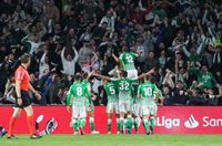 Jugadores, técnicos y directivos del Betis se bajan el sueldo un 15 por ciento para evitar un ERTE en el club