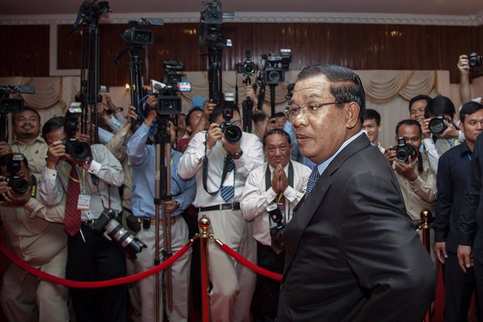 Coronavirus.- El primer ministro de Camboya dona el salario de siete meses para 