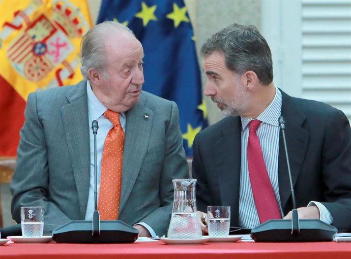 Felipe VI y Juan Carlos I presiden una reunión del Patronato de la Fundación Cotec.