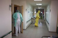 Los familiares de la Residencia de Mayores de Melilla denuncian que el personal usa bolsas de basura para protegerse