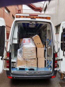 Imagen de una furgoneta con material recopilado para centros sanitarios y residencia con las donaciones gestionadas por empleados de Metro de Madrid.
