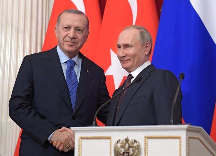 Rusia/Turquía.- Putin y Erdogan abordan la crisis del coronavirus durante una ll