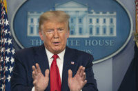 Trump ayudará a España pero advierte: "No vamos a enviar demasiado material hasta que no tengamos exceso"