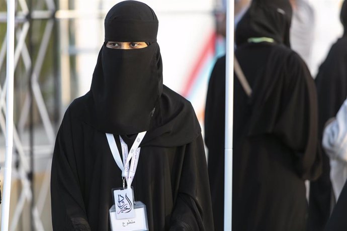 Una mujer saudí