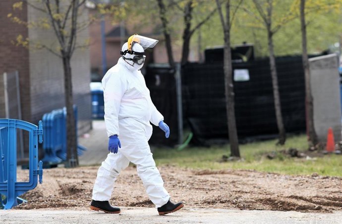 Apertura del hospital de campaña habilitado en el pabellón Deportivo Carlos Sastre de Leganés (Madrid)