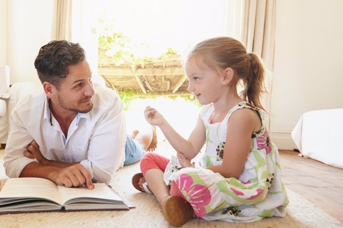 Las ventajas y beneficios de leer en voz alta a los niños