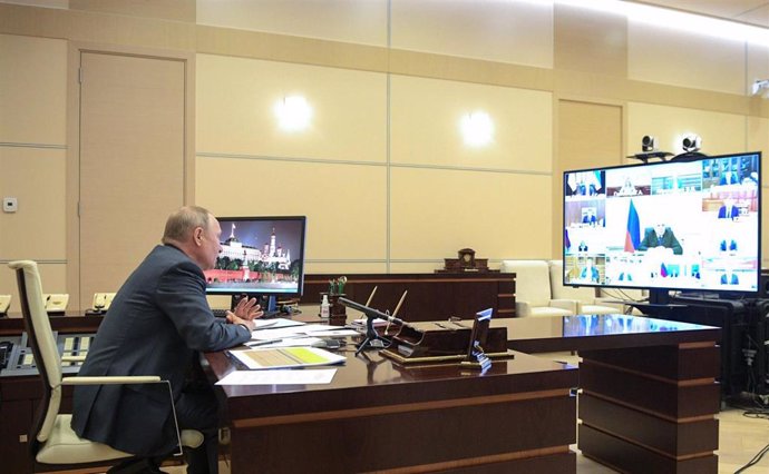 Vladimir Putin preside una reunión por videoconferencia