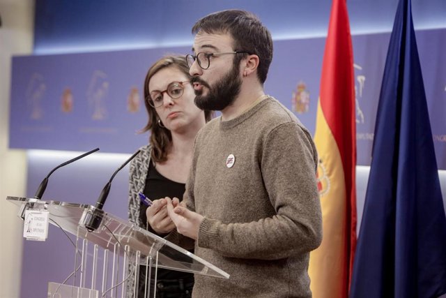 Los diputados de la CUP en el Congreso Mireia Vehí, y Albert Botran