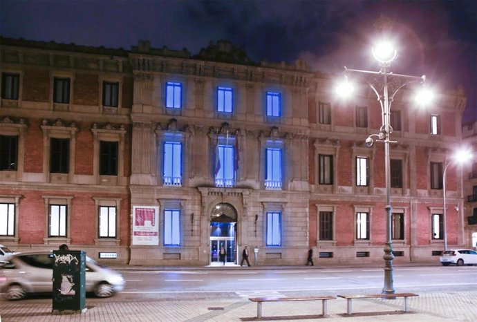 El Parlamento de Navarra iluminará esta noche su fachada de color azul por el Día Mundial del Autismo.