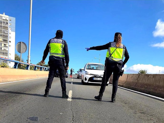Control de la Guardia Civil en Las Palmas de Gran Canaria durante el estado de alarma