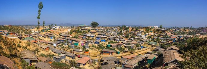 Vista panorámica de los campos de refugiados rohingyas de Cox's Bazar