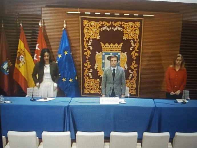 Villacís, Martínez-Almeida e Inmaculada Sanz en el minuto de silencio