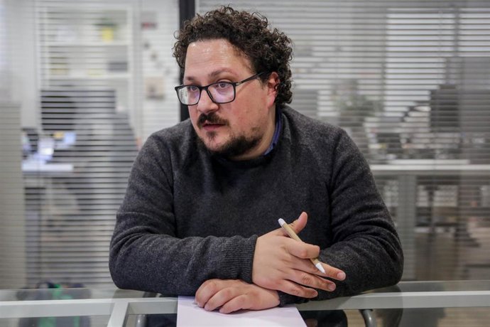 El diputado de Unidas Podemos en la Asamblea de Madrid Jacinto Morano, que ha asumido la portavocía por el embarazo de Isa Serra, durante una entrevista con Europa Press, en Madrid (España) a 4 de marzo de 2020.
