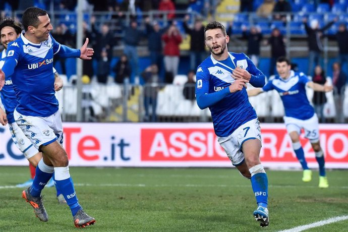 El jugador del Brescia Spalek Nikolas celebra un gol de su equipo ante el Lecce