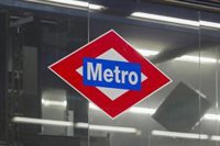 Metro de Madrid dona sus anteriores uniformes al albergue de emergencia del Samur Social en Ifema