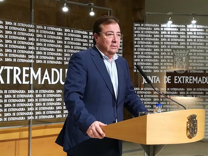 Imagen de archivo del presidente de la Junta de Extremadura, Guillermo Fernández Vara, en rueda de prensa