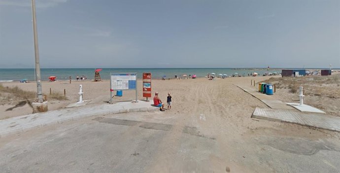 Acceso a la playa de Molins, en Dénia.