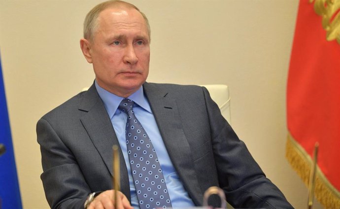 Coronavirus.- Putin decreta no laborable todo el mes de abril para contener el c