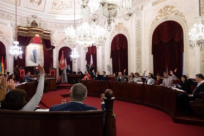 Pleno en el Ayuntamiento de Cádiz