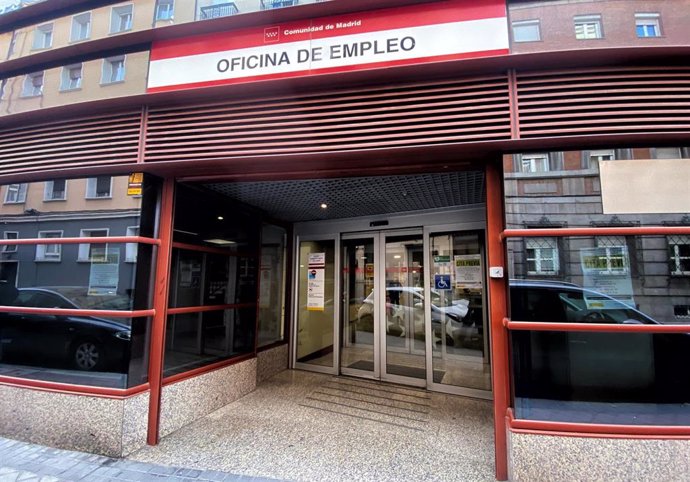 Entrada de una Oficina de Empleo de Madrid (España), a 10 de febrero de 2020.