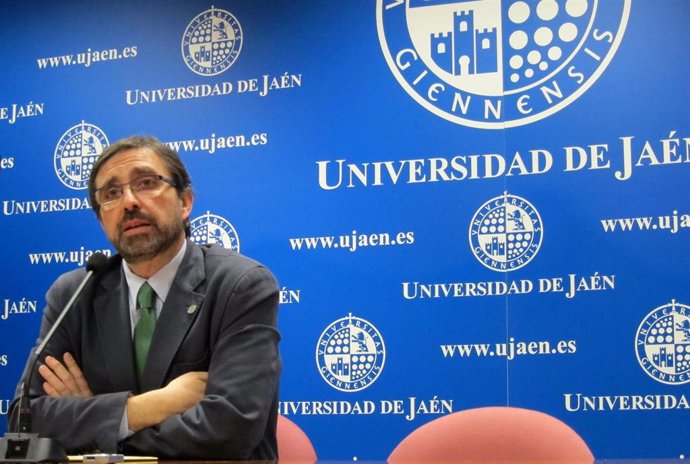 Juan Gómez Ortega, rector electo de la UJA, en rueda de prensa.