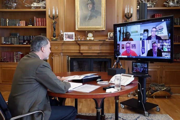 El Rey conversa por videoconferencia con el sector agrícola extremeño