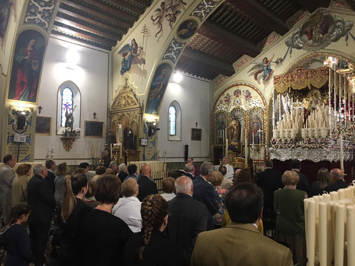 Interior de la parroquia de Santa Genoveva, en el Tiro de Línea (Sevilla)