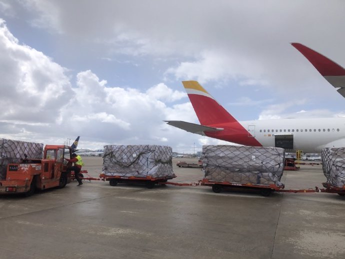 Aterriza en el aeropuerto de Barajas un A350 procedente de China con 12,5 toneladas de material sanitario adquirido por el INGESA: