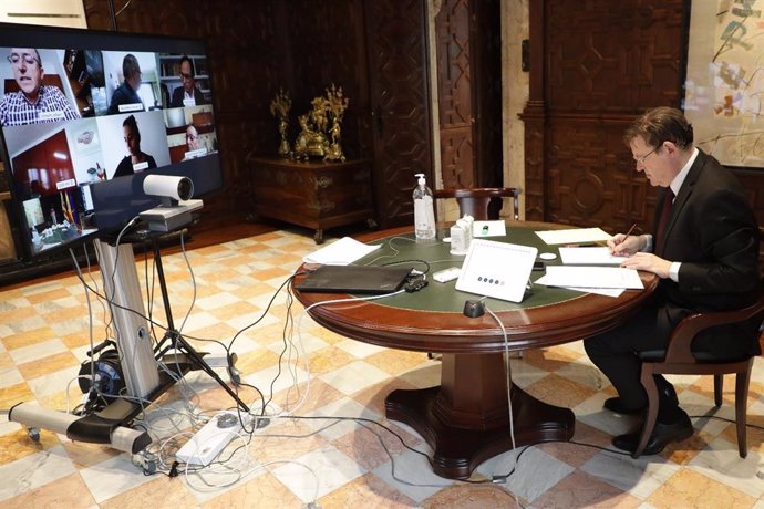 Ximo Puig se reúne por videoconferencia con los agentes sociales