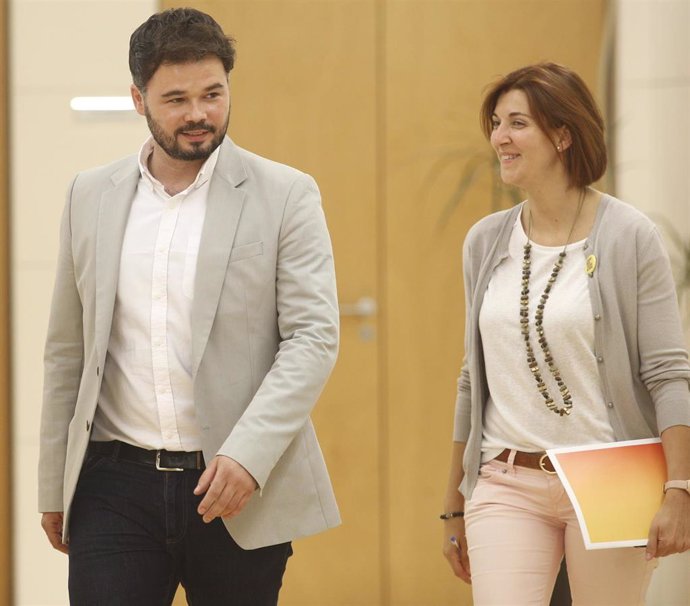El portavoz de ERC en el Congreso, Gabriel Rufián, y la portavoz adjunta Carolina Telechea
