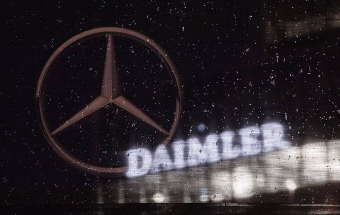 Logo de Daimler y de Mercedes-Benz. 